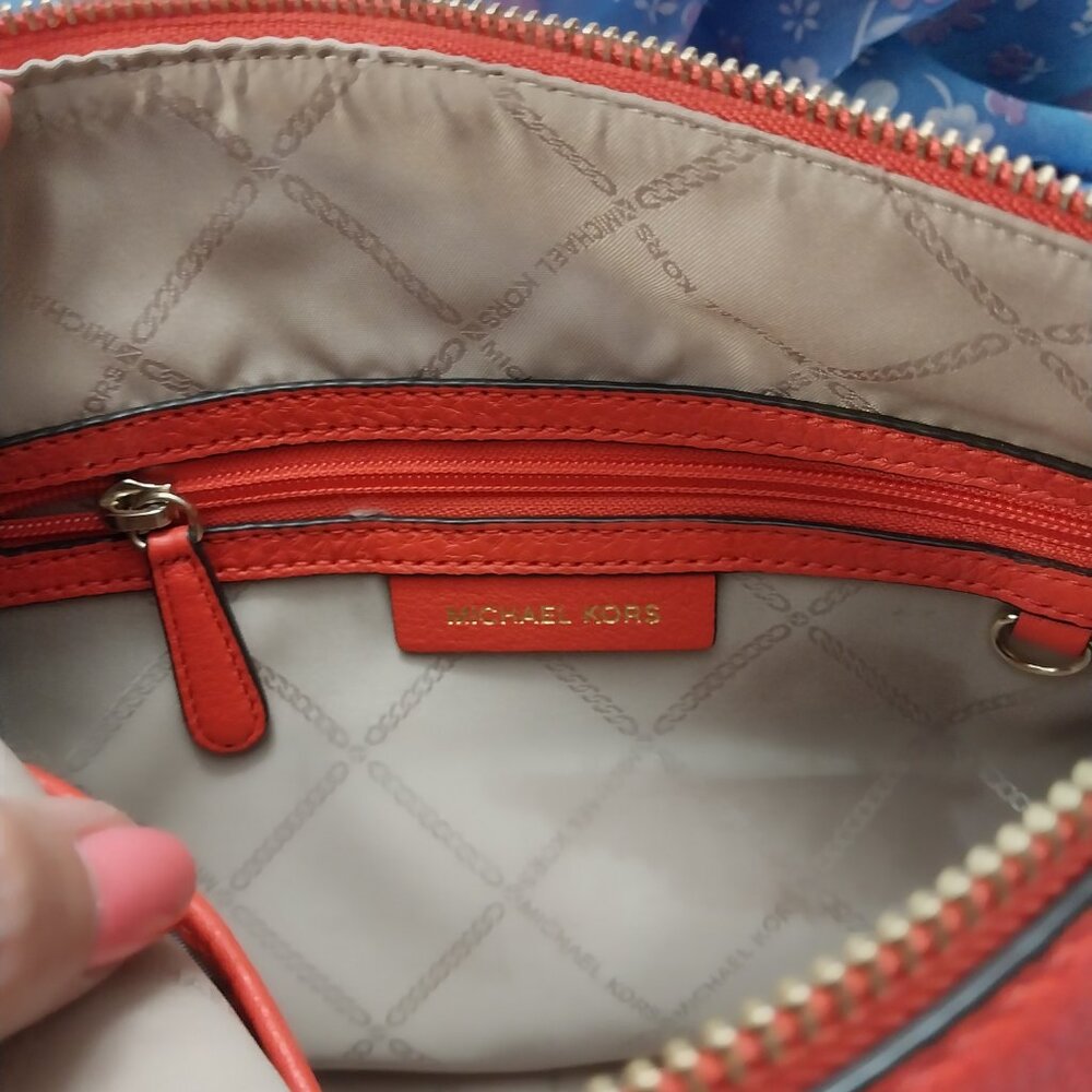 3468 Michael Kors Shoulder bag, 11.5" X 9" X 4". - Picture 8 of 13